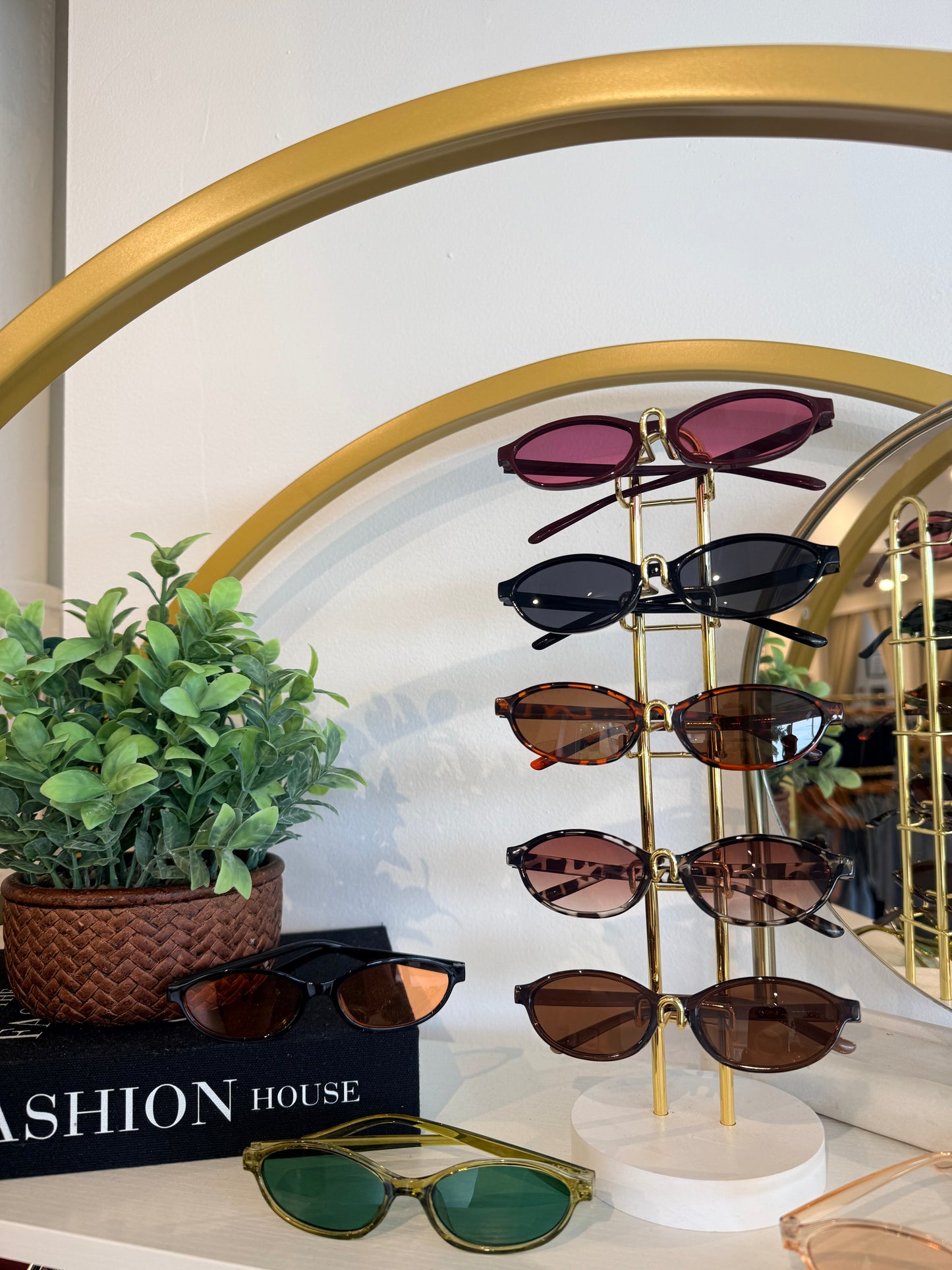 The Icon Oval Sunglasses