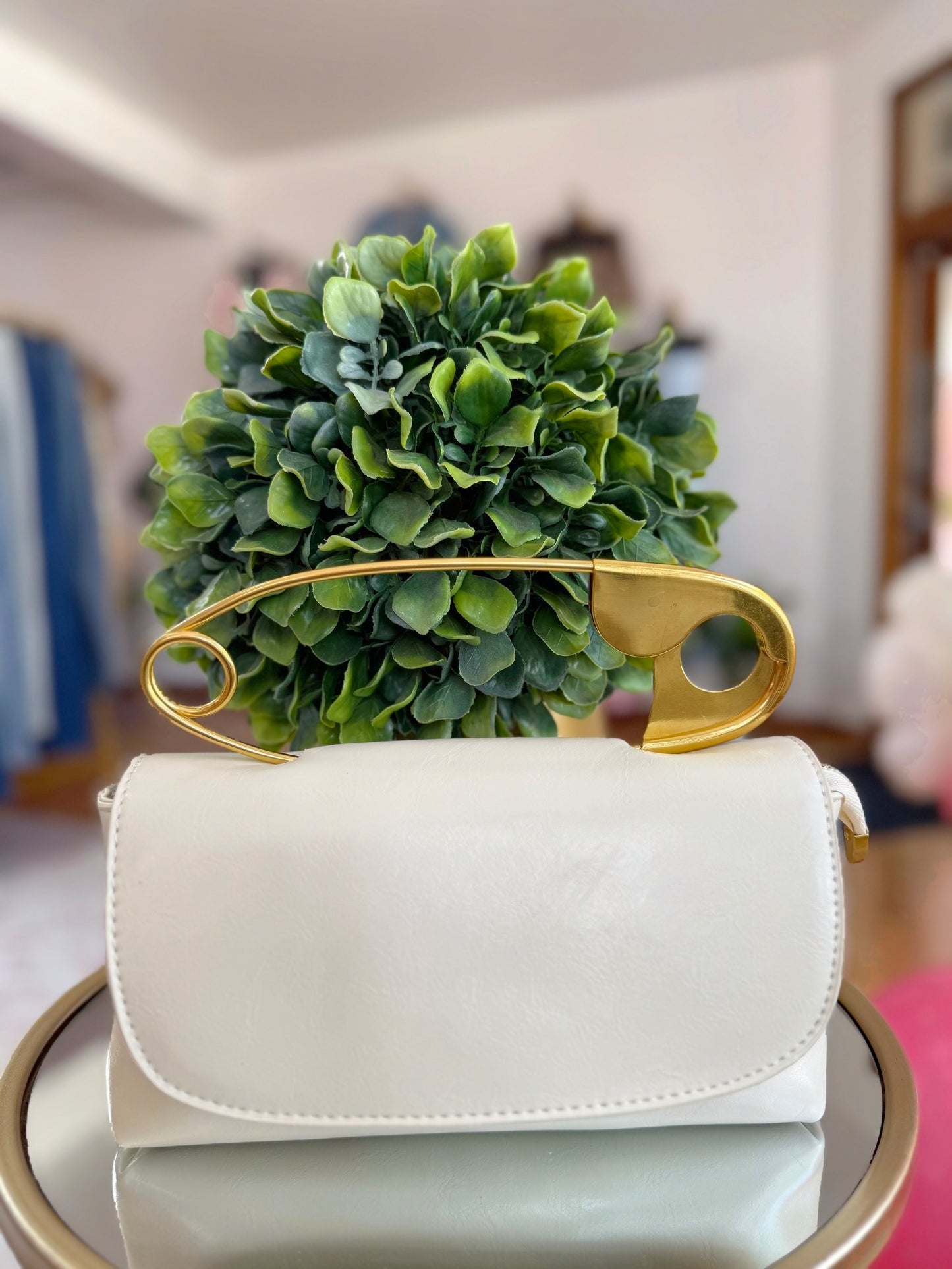 Trendy Safety Pin Design Crossbody Bag – Cream