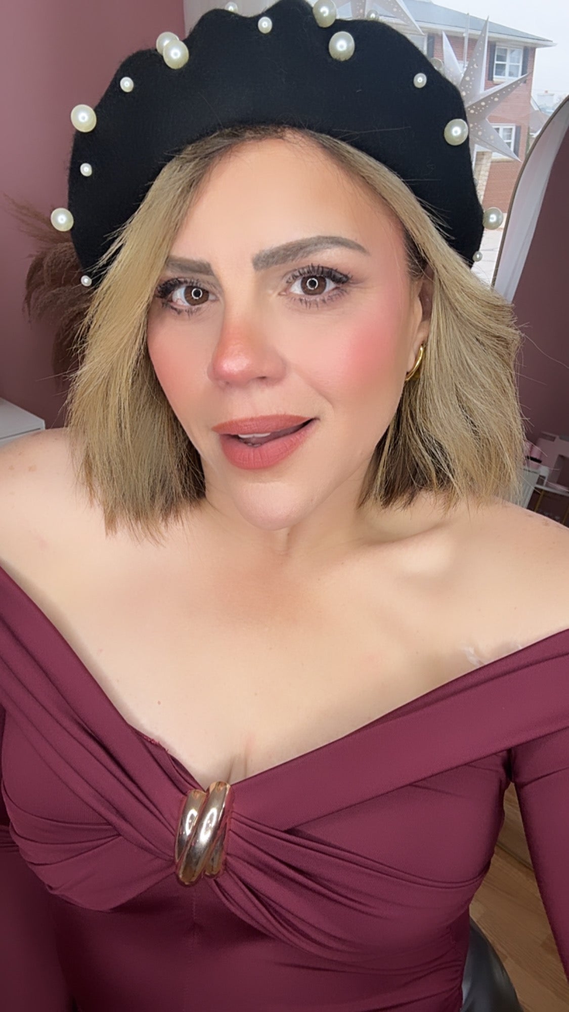 Fashionable Hat with Pearled Details – Black & Ivory