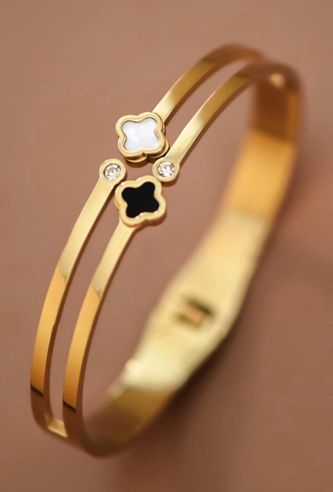 18K Gold Plated Black Clover Bangle – Waterproof Non-Tarnish Stainless Steel Bracelet